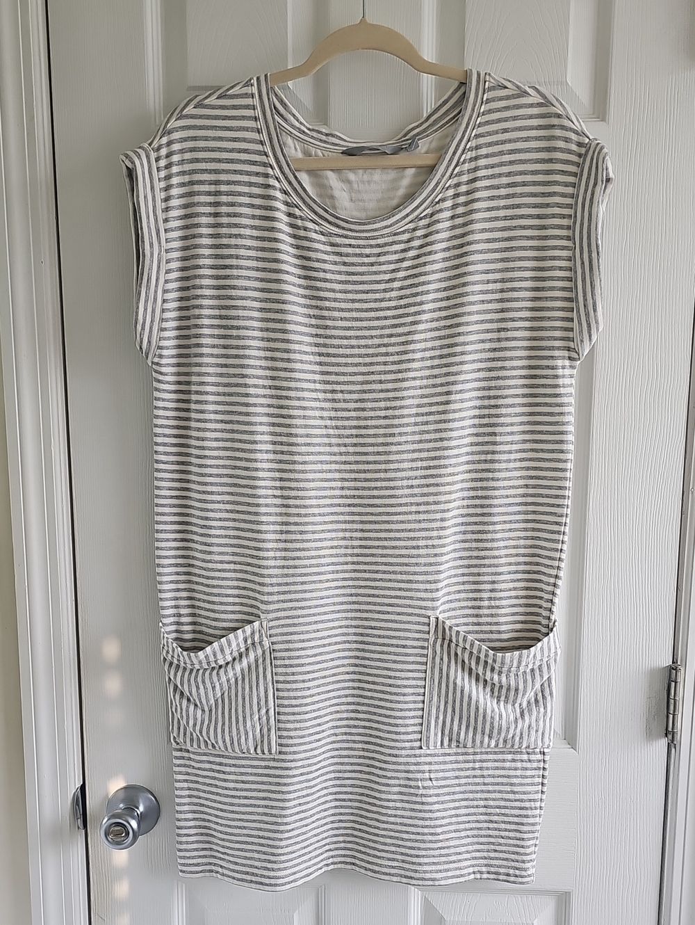 Athleta Gray & White Striped Sleeveless Tunic with Pockets